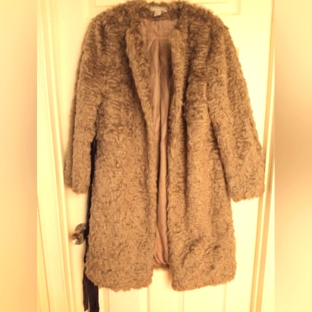 H & M Beautiful Warm and Soft Faux Shear Fur with Belt Size 10